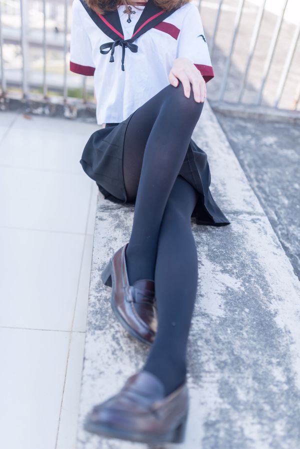 [Wind Field] NO.031 Black silk school girl on the rooftop