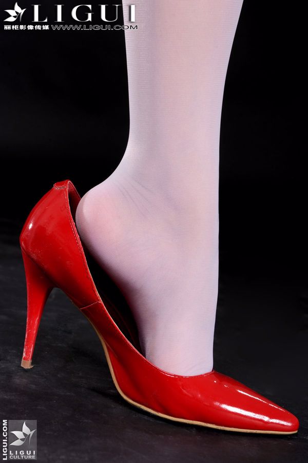 Model Meimei "Innocent Student Girl" Collection [丽柜LiGui] Photo of beautiful legs and jade feet