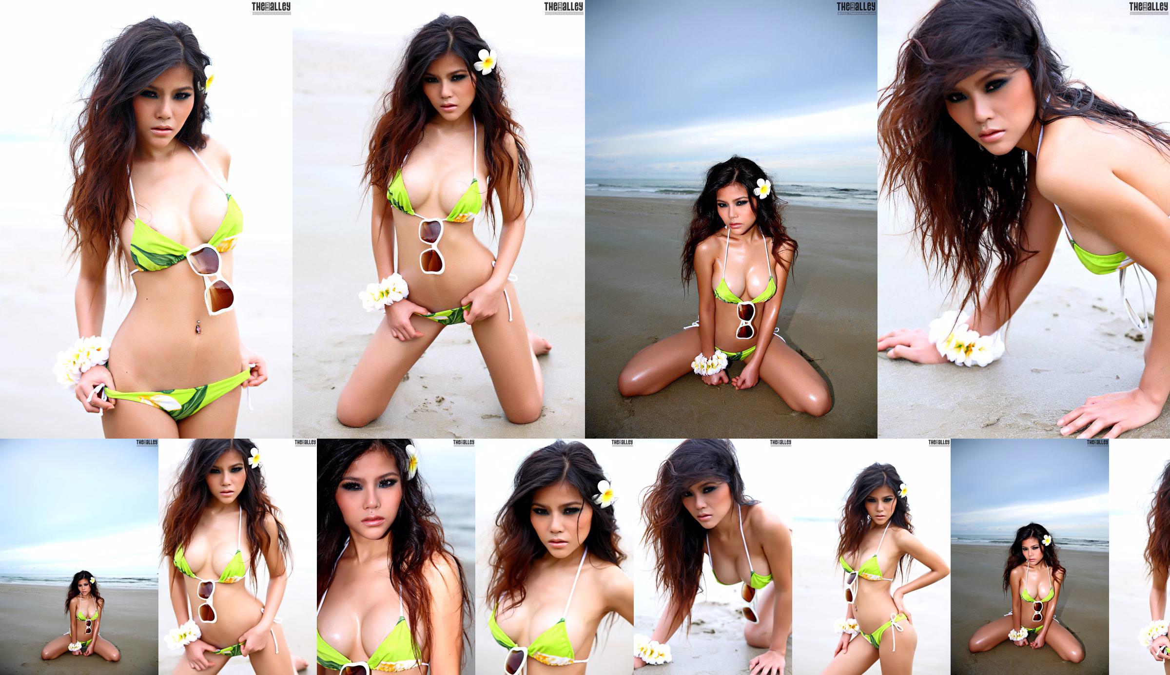 Juliana Young "Beach Bikini Body" [TBA / Black Lane] No.545c94 Página 8